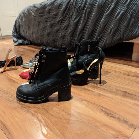 Size 6 shoes - Picture 2 of 16